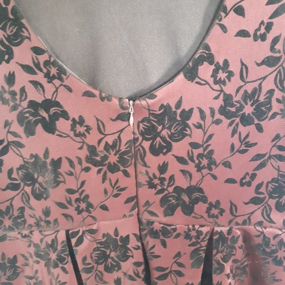 Fit and flare dress, velvet details - Picture 4 of 7